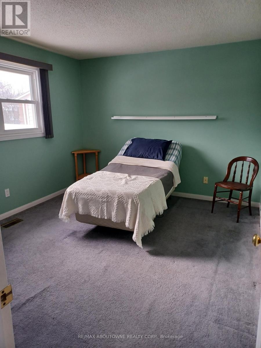 2179 Maplewood Drive, Burlington, ON - Indoor Photo Showing Bedroom