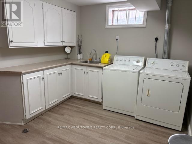 2179 Maplewood Drive, Burlington, ON - Indoor Photo Showing Laundry Room