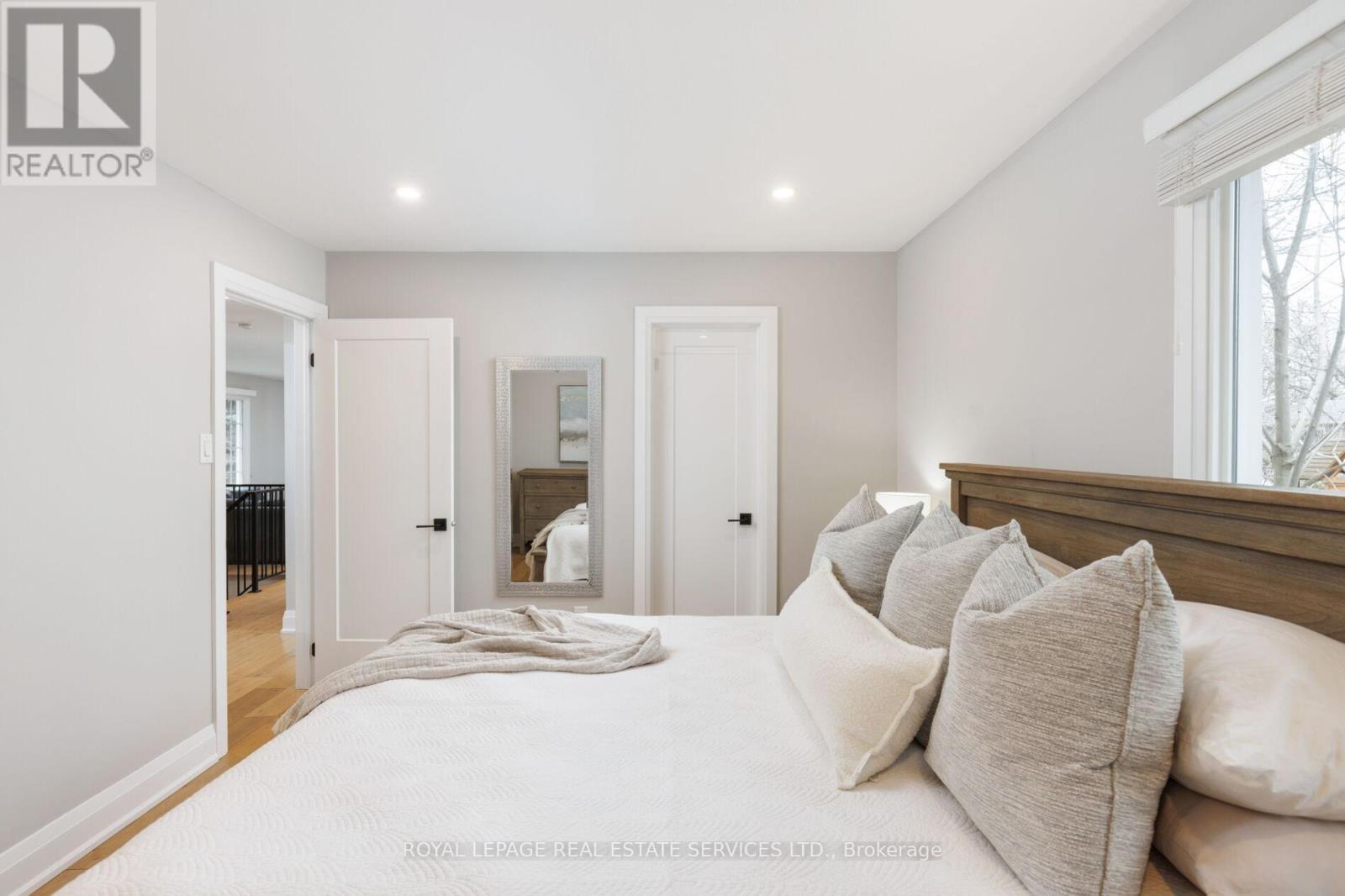 471 Sparling Crescent, Burlington, ON - Indoor Photo Showing Bedroom