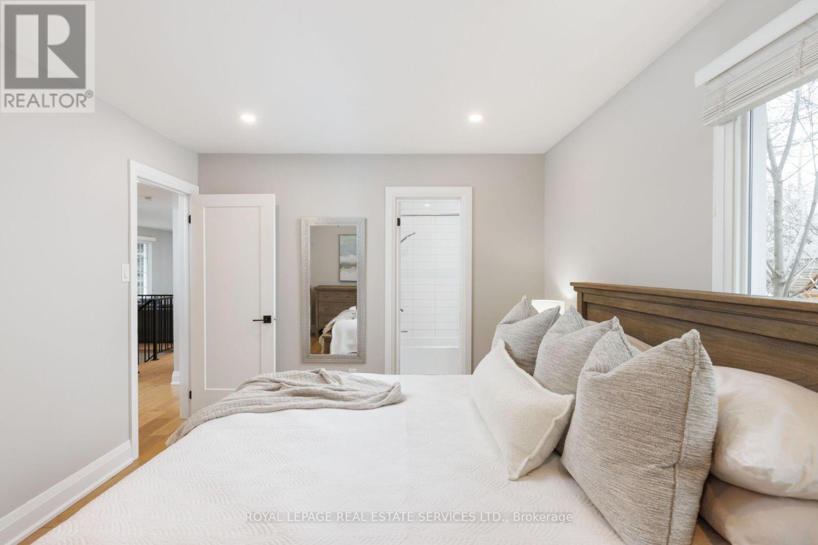 471 Sparling Crescent, Burlington, ON - Indoor Photo Showing Bedroom