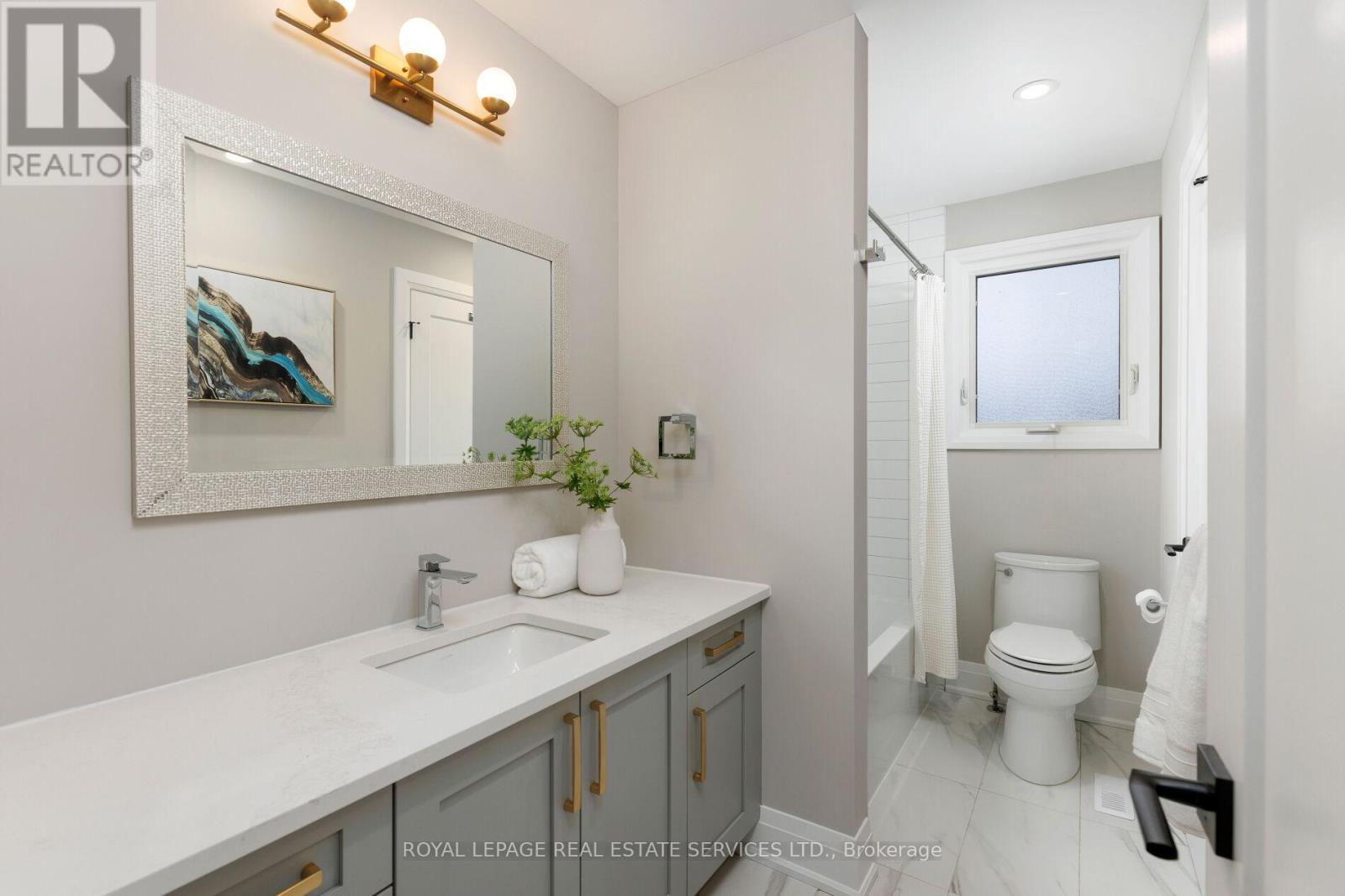 471 Sparling Crescent, Burlington, ON - Indoor Photo Showing Bathroom