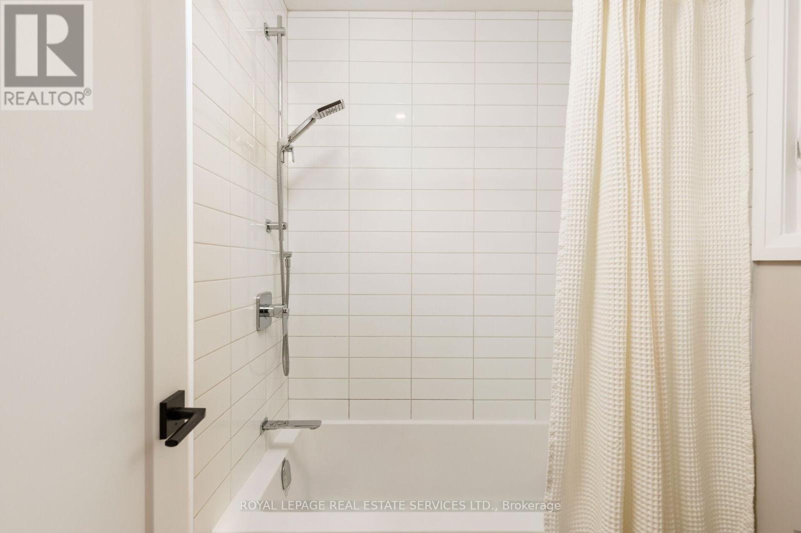 471 Sparling Crescent, Burlington, ON - Indoor Photo Showing Bathroom