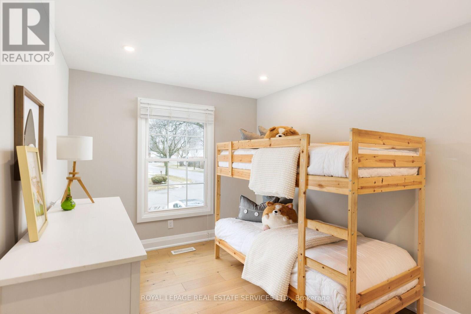 471 Sparling Crescent, Burlington, ON - Indoor Photo Showing Bedroom