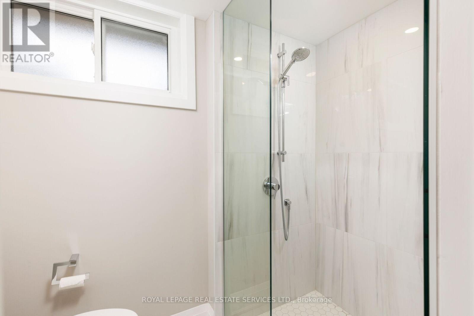 471 Sparling Crescent, Burlington, ON - Indoor Photo Showing Bathroom