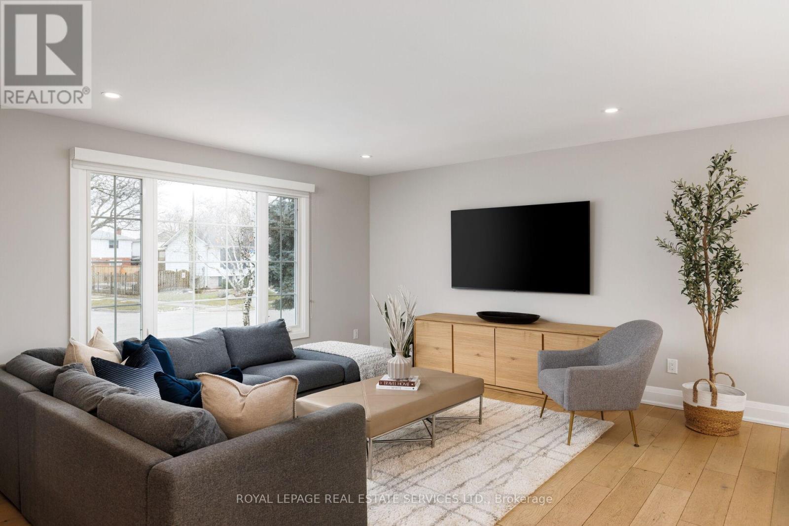 471 Sparling Crescent, Burlington, ON - Indoor Photo Showing Living Room