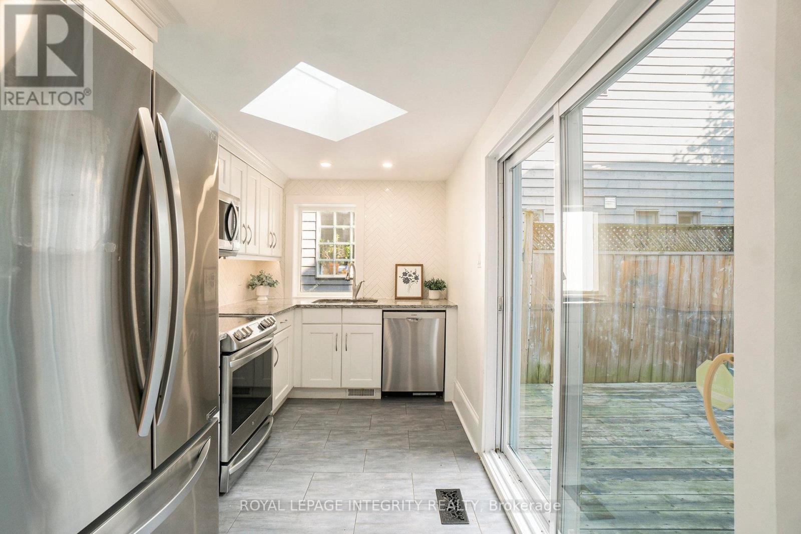 115 Springhurst Avenue, Ottawa, ON - Indoor Photo Showing Kitchen