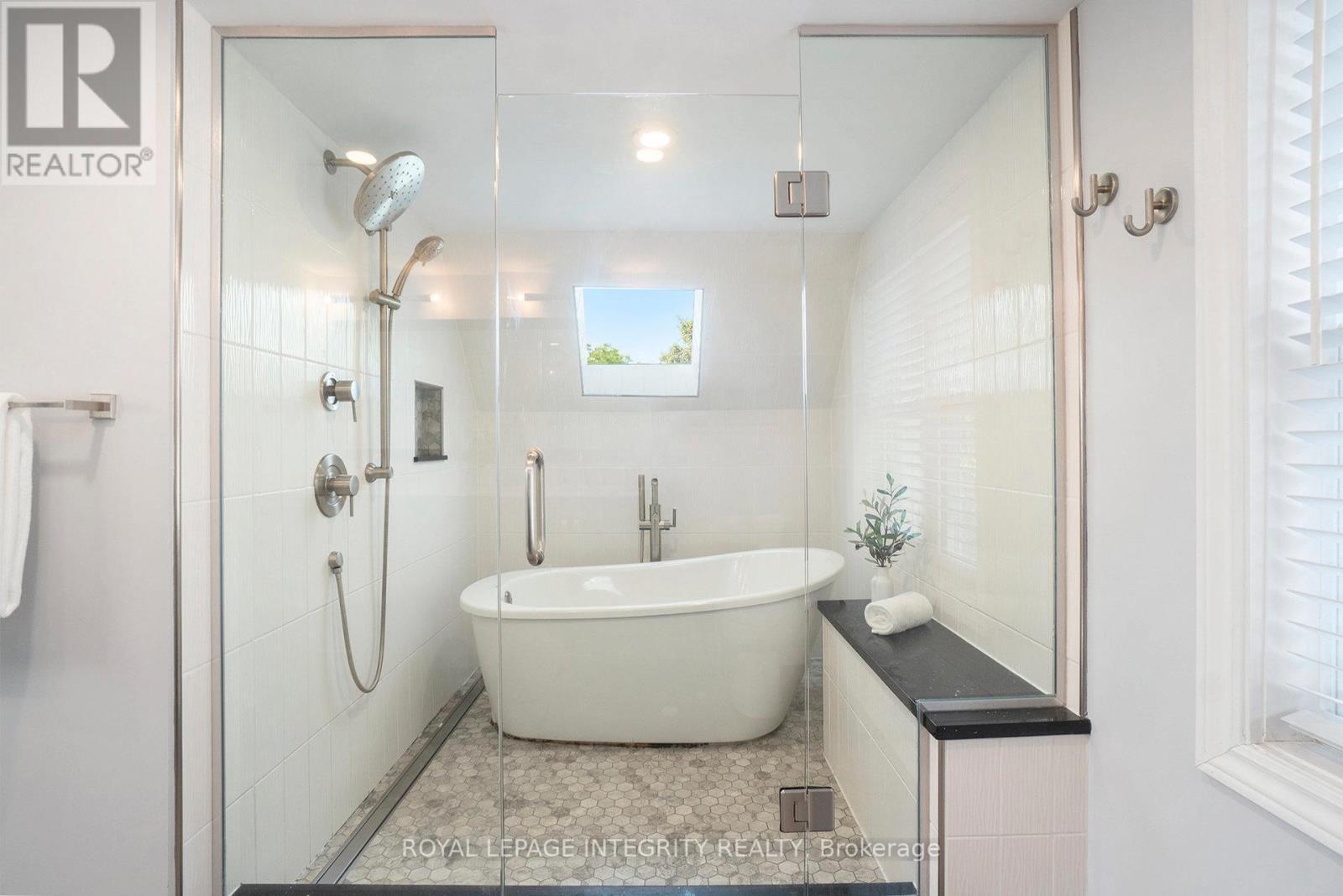 115 Springhurst Avenue, Ottawa, ON - Indoor Photo Showing Bathroom