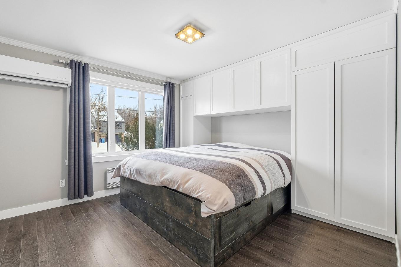 Chambre à coucher principale - 3709 Rue Pacific, Longueuil (Saint-Hubert), QC - Indoor Photo Showing Bedroom