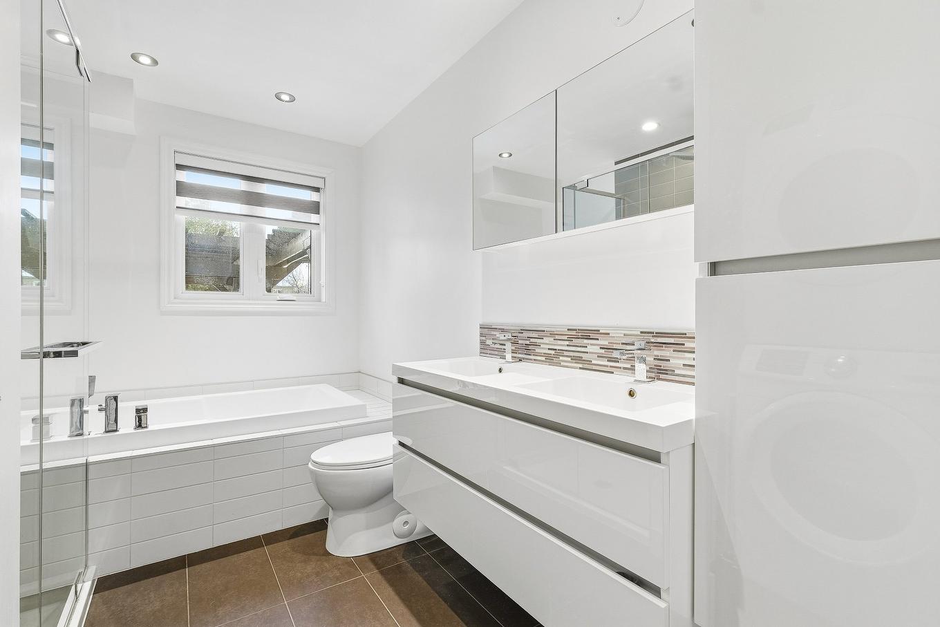 Salle de bains - 3709 Rue Pacific, Longueuil (Saint-Hubert), QC - Indoor Photo Showing Bathroom