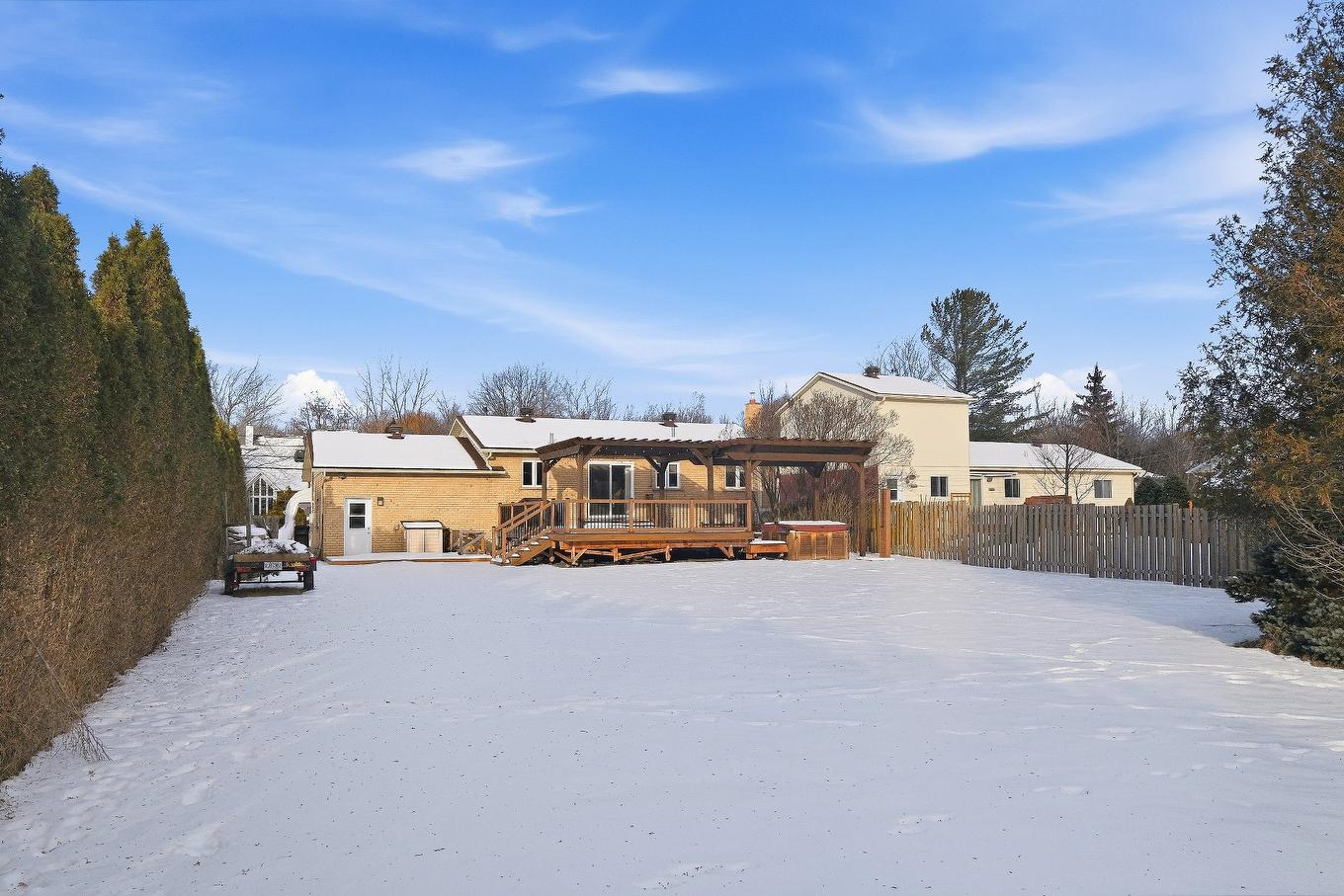 Face arrière - 3709 Rue Pacific, Longueuil (Saint-Hubert), QC - Outdoor