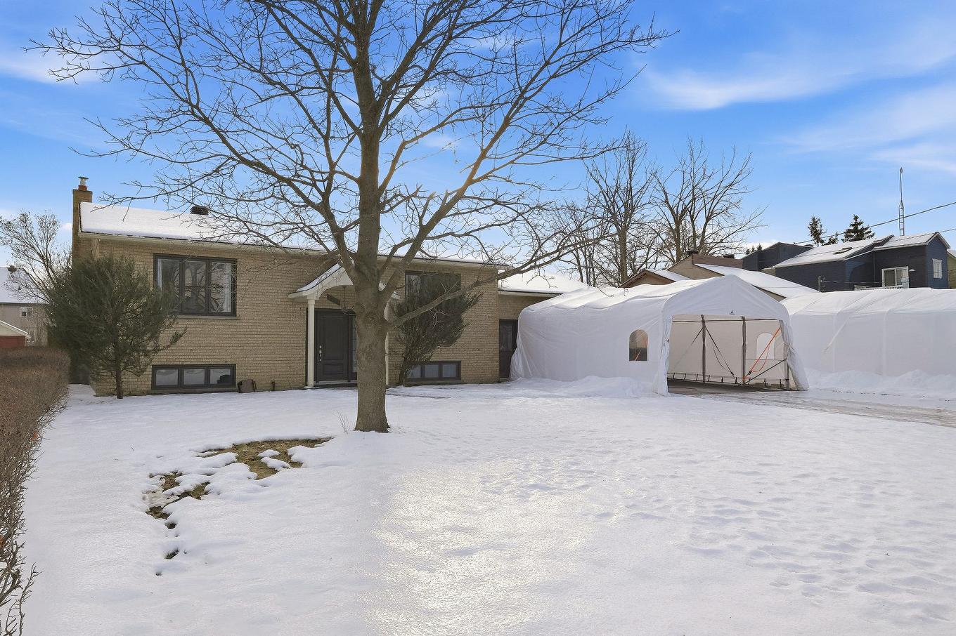 Façade - 3709 Rue Pacific, Longueuil (Saint-Hubert), QC - Outdoor