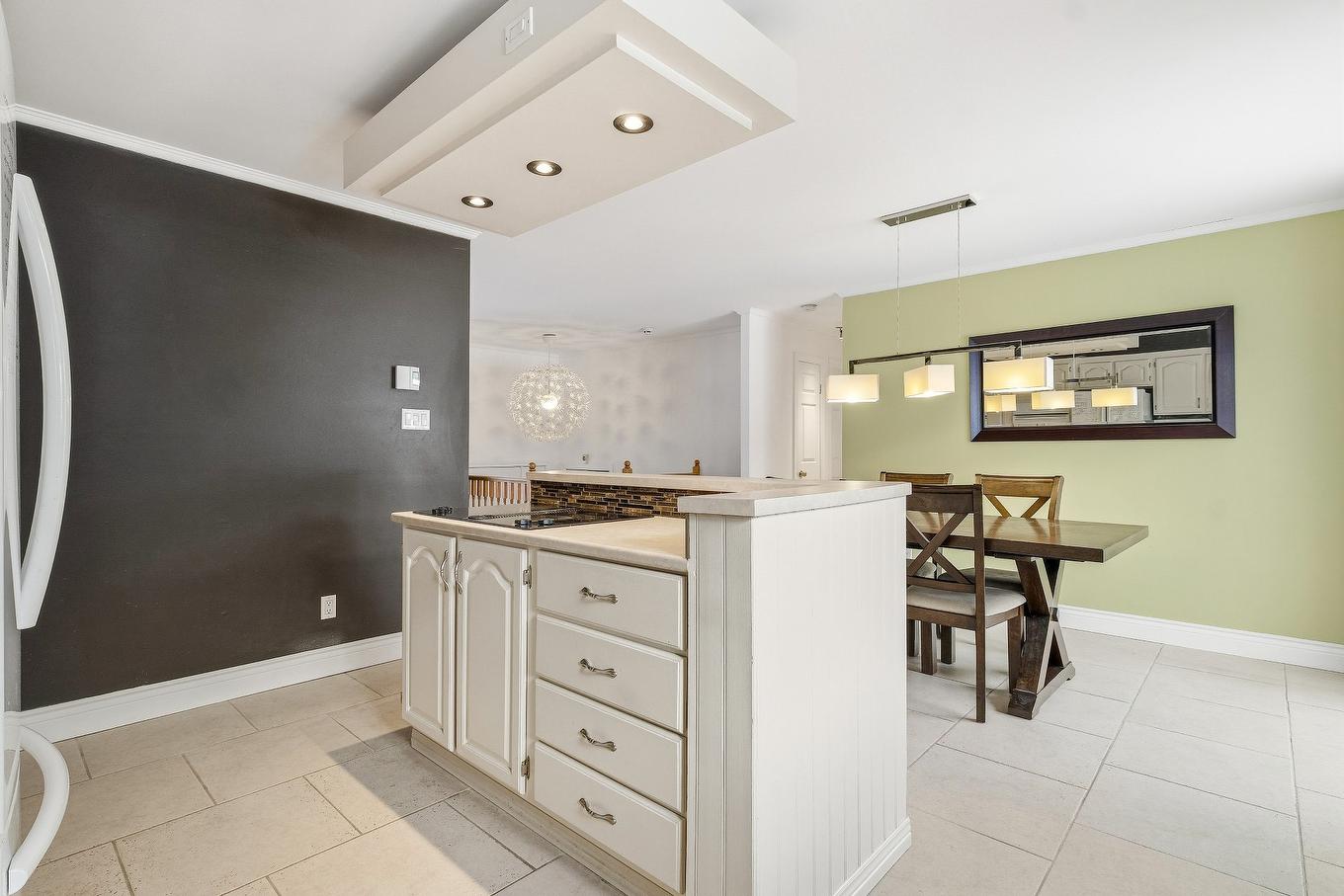 Cuisine - 3709 Rue Pacific, Longueuil (Saint-Hubert), QC - Indoor Photo Showing Other Room