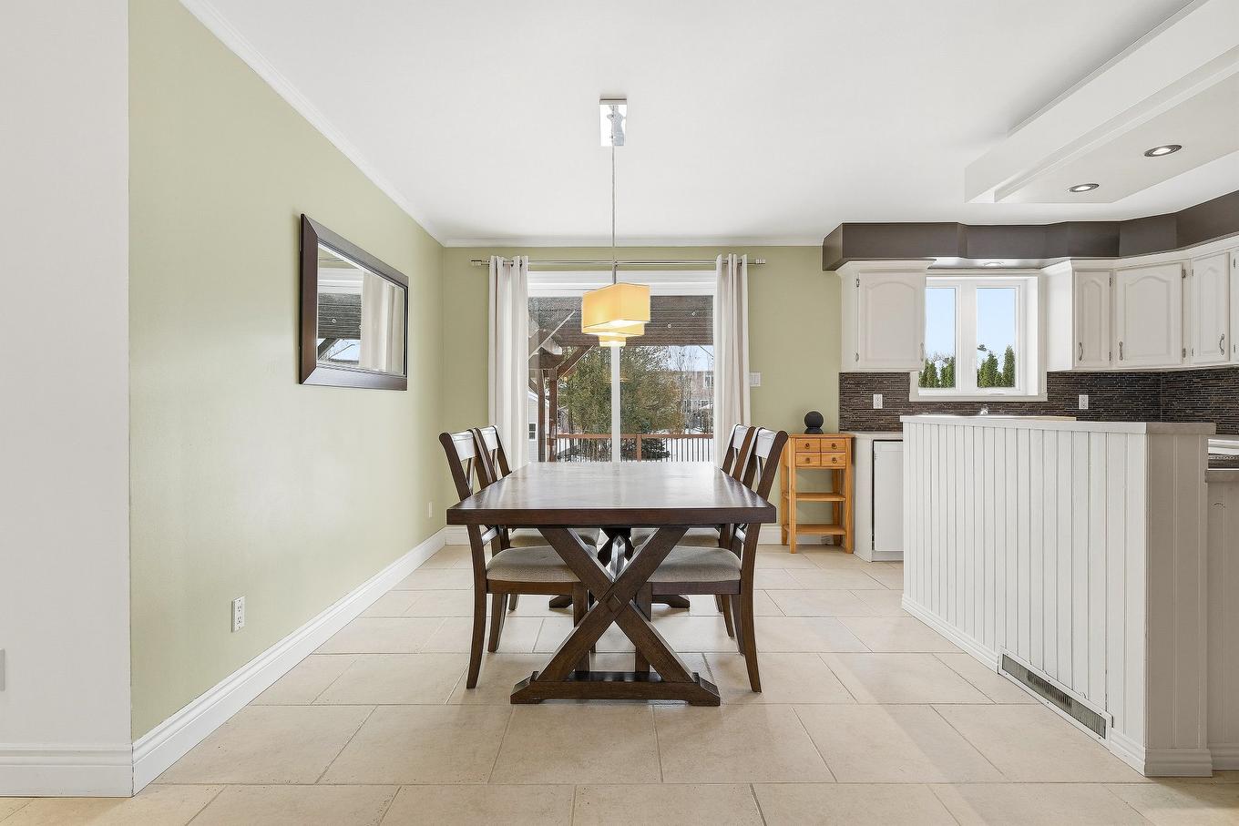 Salle à manger - 3709 Rue Pacific, Longueuil (Saint-Hubert), QC - Indoor Photo Showing Dining Room