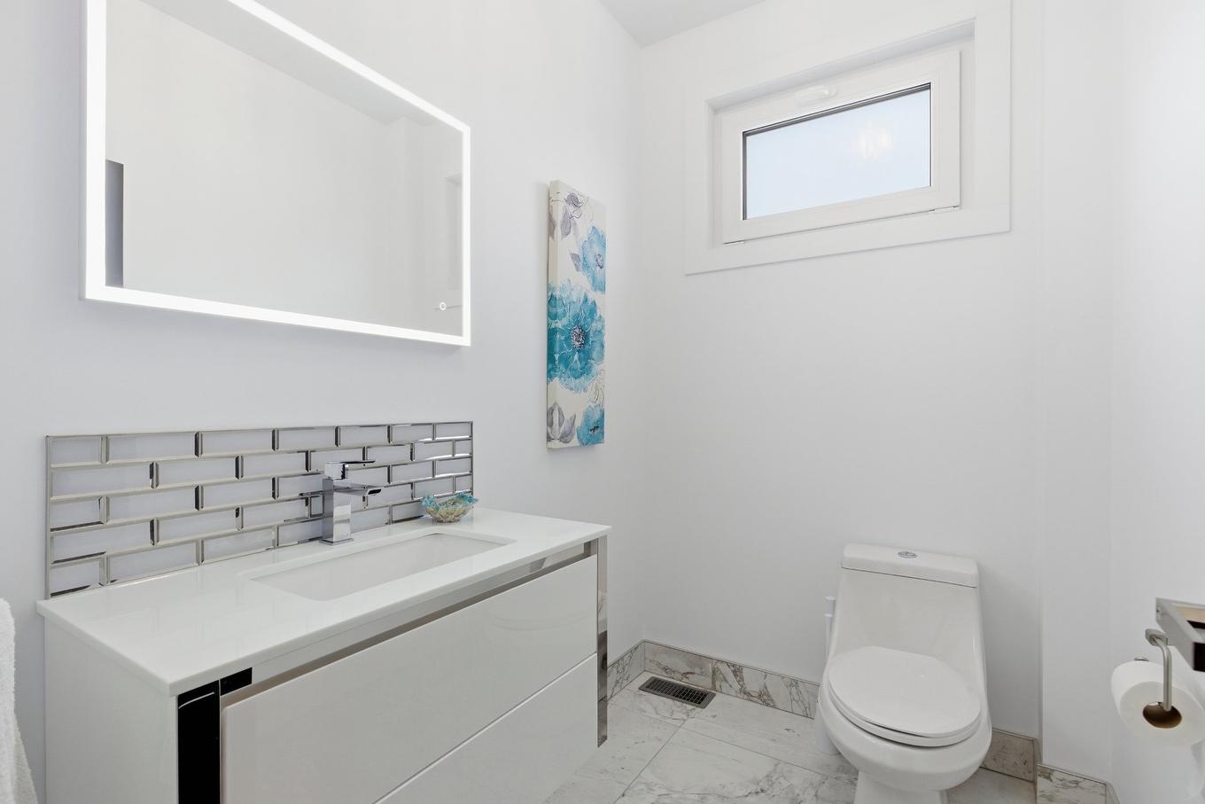 Powder room - 4805 Rue De Lucerne, Montréal (Pierrefonds-Roxboro), QC - Indoor Photo Showing Bathroom