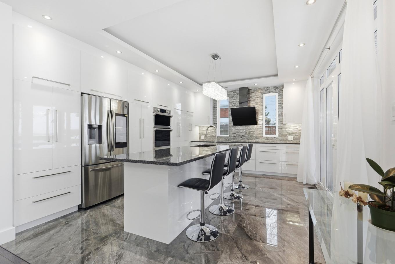 Kitchen - 4805 Rue De Lucerne, Montréal (Pierrefonds-Roxboro), QC - Indoor Photo Showing Kitchen With Upgraded Kitchen