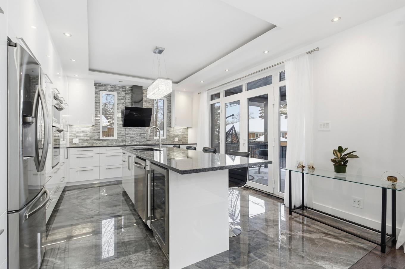 Kitchen - 4805 Rue De Lucerne, Montréal (Pierrefonds-Roxboro), QC - Indoor Photo Showing Kitchen With Upgraded Kitchen