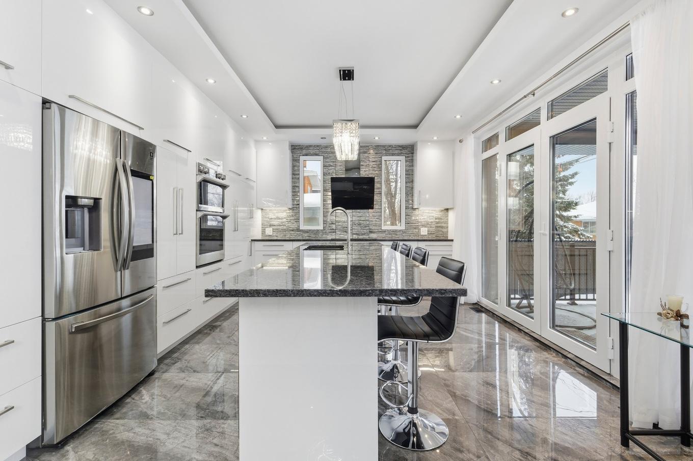 Kitchen - 4805 Rue De Lucerne, Montréal (Pierrefonds-Roxboro), QC - Indoor Photo Showing Kitchen With Upgraded Kitchen