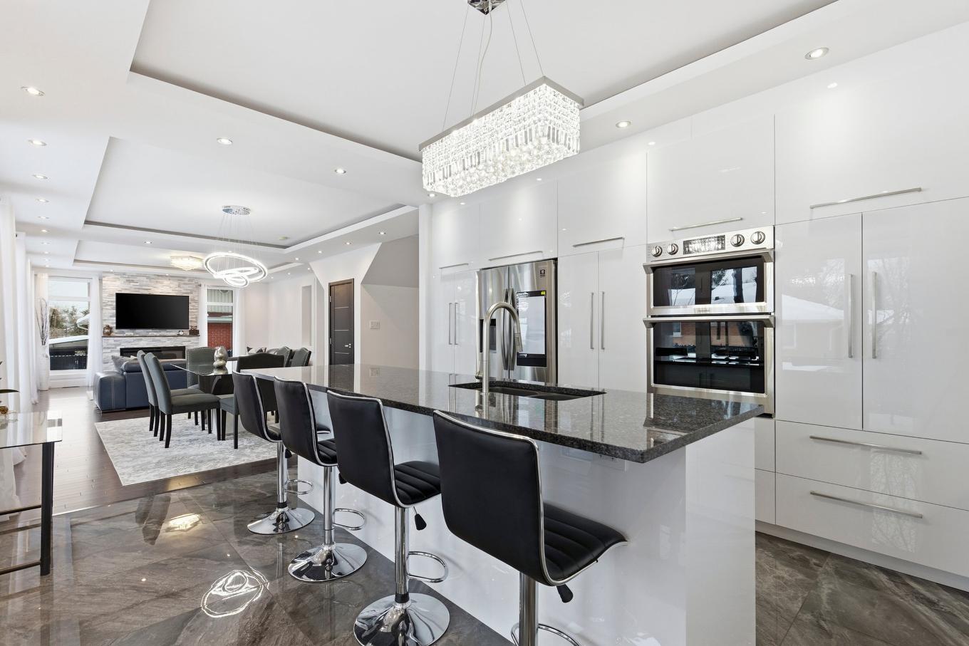 Kitchen - 4805 Rue De Lucerne, Montréal (Pierrefonds-Roxboro), QC - Indoor Photo Showing Kitchen With Upgraded Kitchen