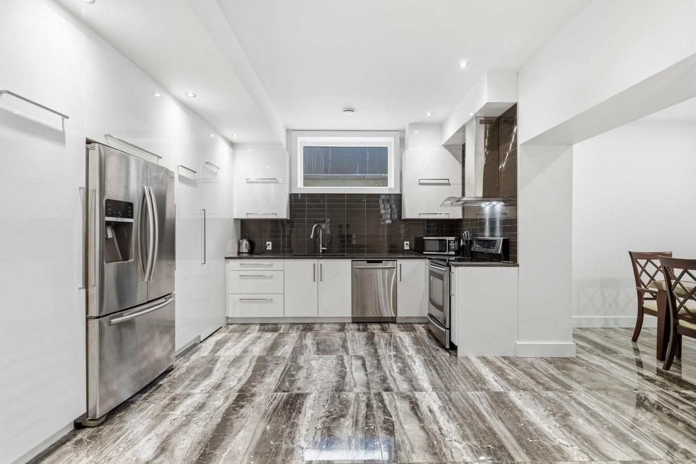 Kitchen - 4805 Rue De Lucerne, Montréal (Pierrefonds-Roxboro), QC - Indoor Photo Showing Kitchen With Upgraded Kitchen