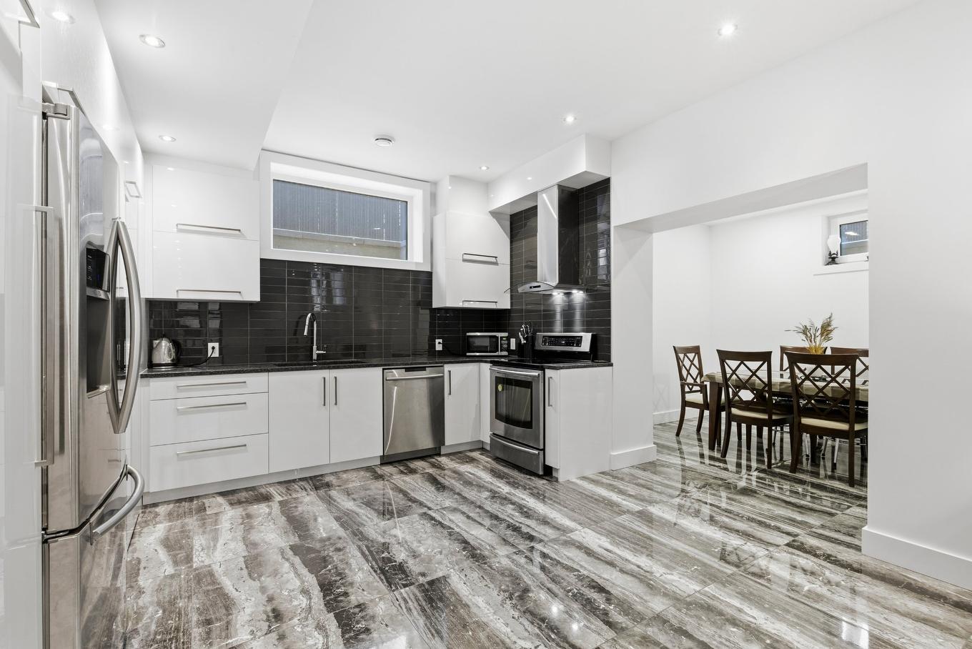 Kitchen - 4805 Rue De Lucerne, Montréal (Pierrefonds-Roxboro), QC - Indoor Photo Showing Kitchen With Upgraded Kitchen