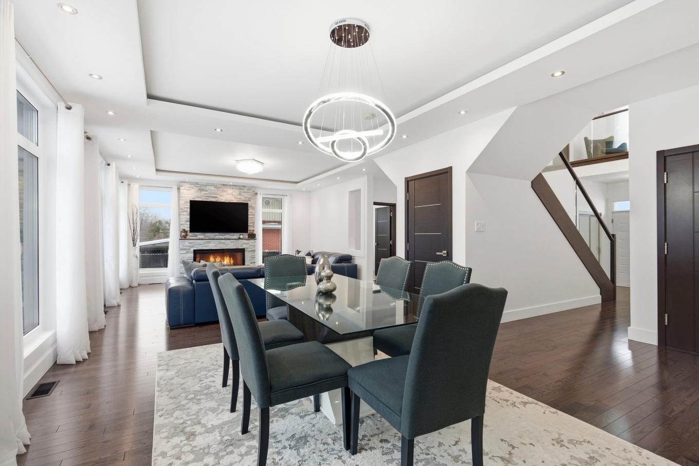 Dining room - 4805 Rue De Lucerne, Montréal (Pierrefonds-Roxboro), QC - Indoor Photo Showing Dining Room With Fireplace