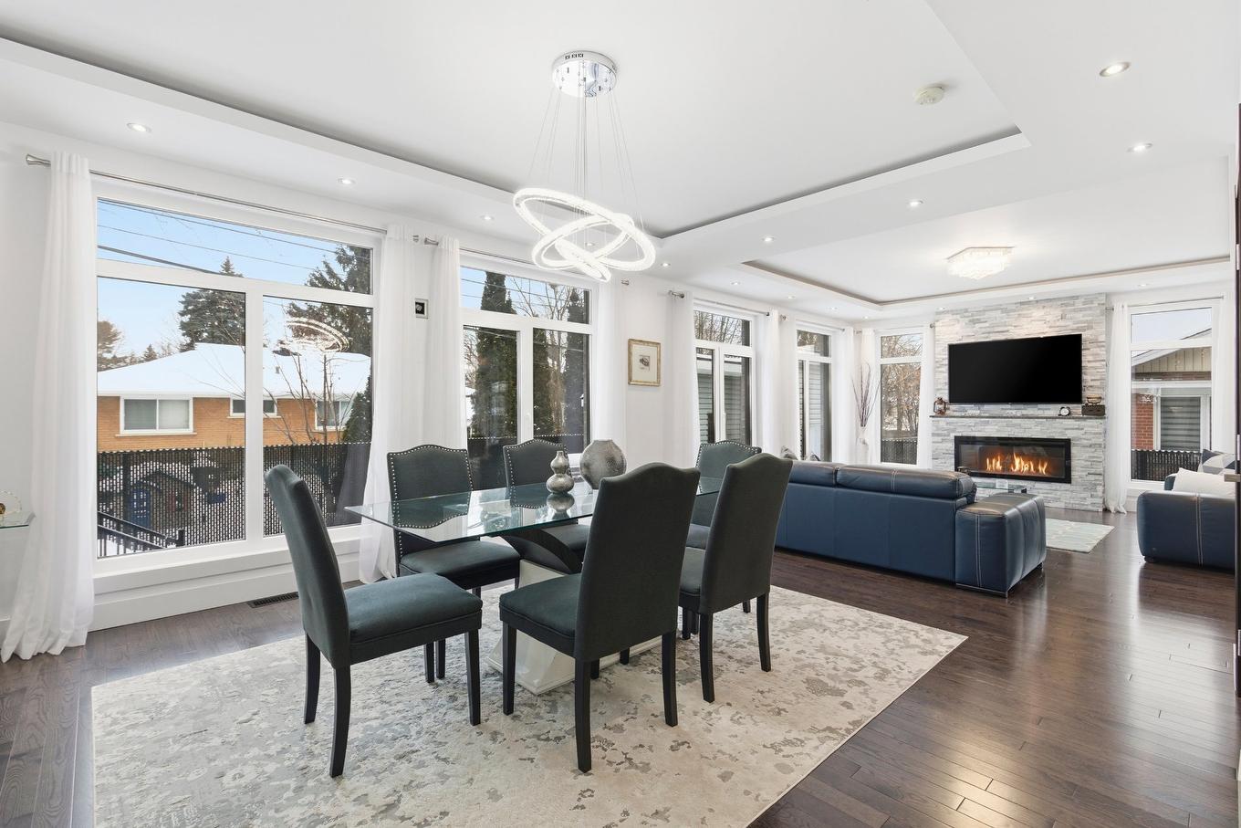 Dining room - 4805 Rue De Lucerne, Montréal (Pierrefonds-Roxboro), QC - Indoor Photo Showing Dining Room With Fireplace