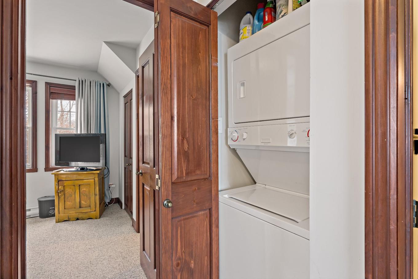 Salle de lavage - 11-300 Rue Du Mont-Plaisant, Mont-Tremblant, QC - Indoor Photo Showing Laundry Room
