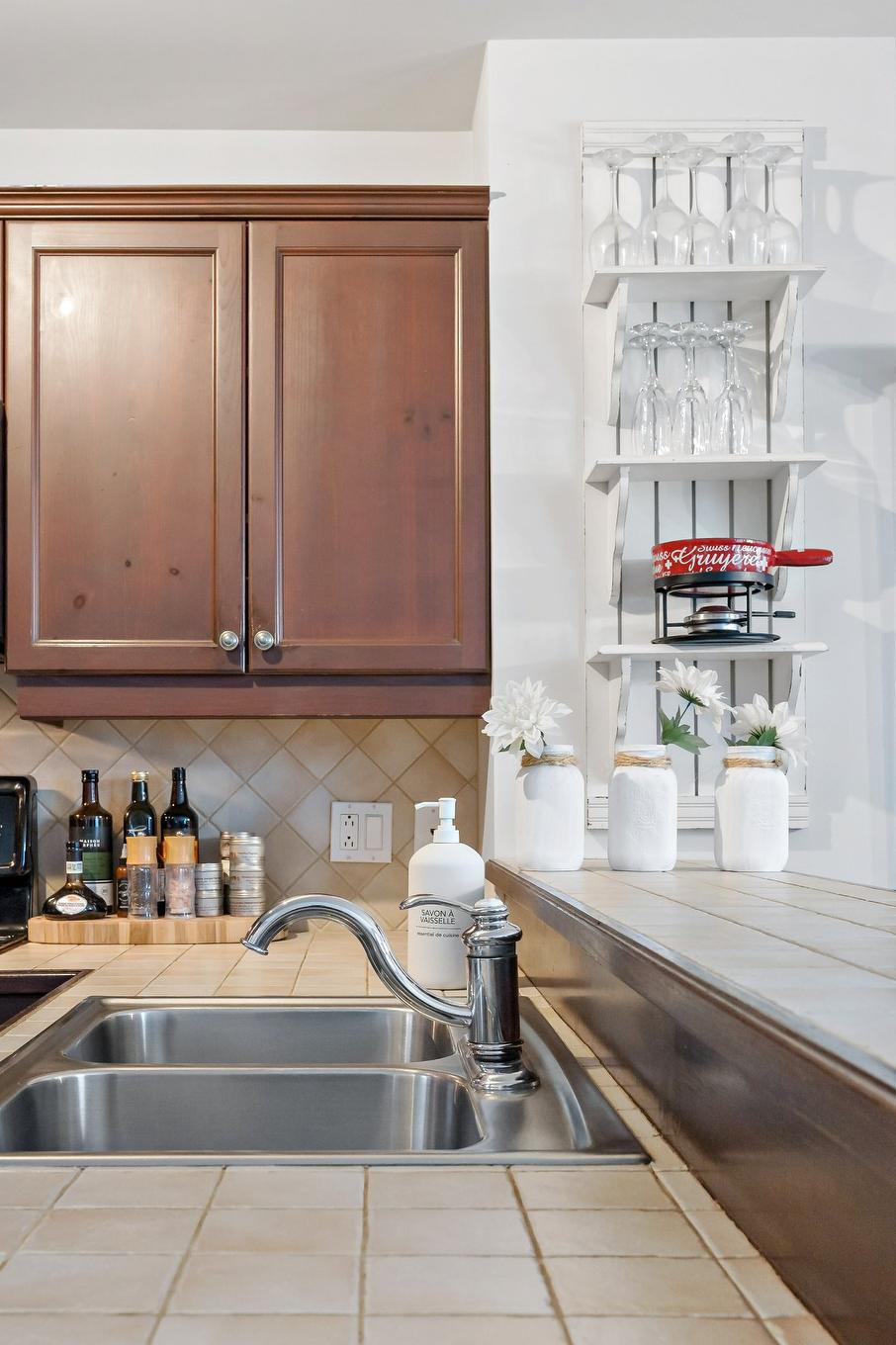 Cuisine - 11-300 Rue Du Mont-Plaisant, Mont-Tremblant, QC - Indoor Photo Showing Kitchen With Double Sink