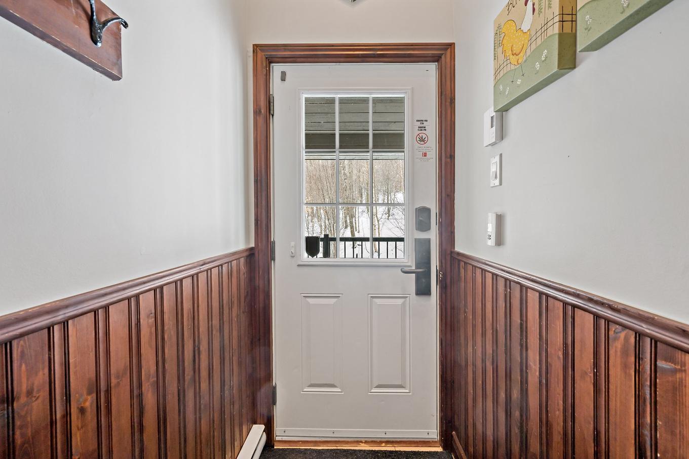 Hall d'entrée/Vestibule - 11-300 Rue Du Mont-Plaisant, Mont-Tremblant, QC - Indoor Photo Showing Other Room