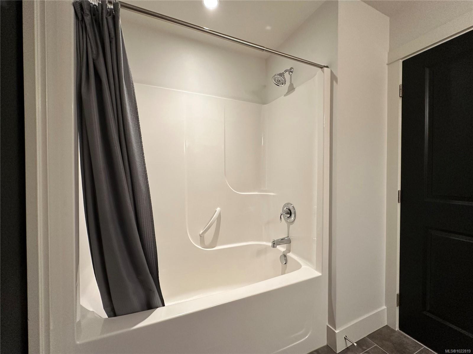 3-6183 Nitinat Way, Nanaimo, BC