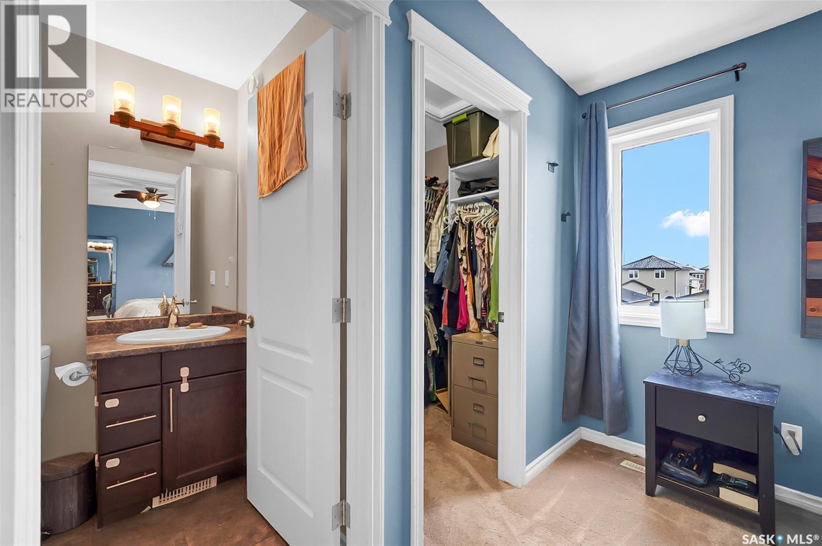 1042 Kloppenburg Bend, Saskatoon, SK