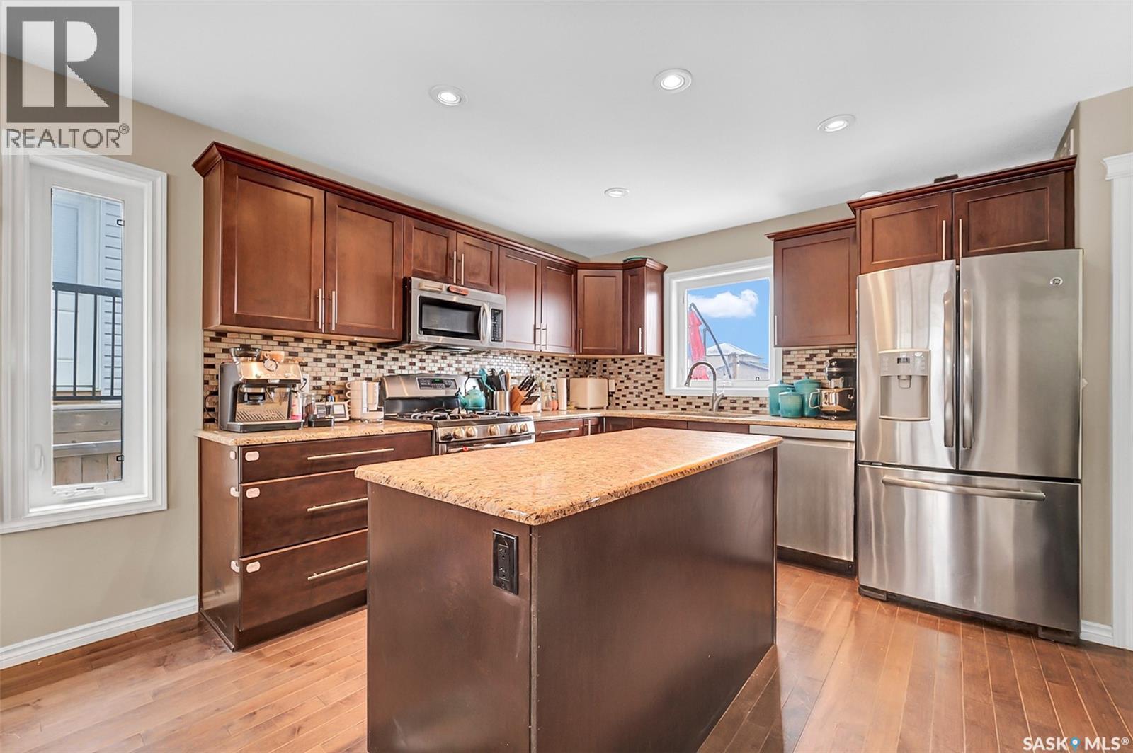 1042 Kloppenburg Bend, Saskatoon, SK