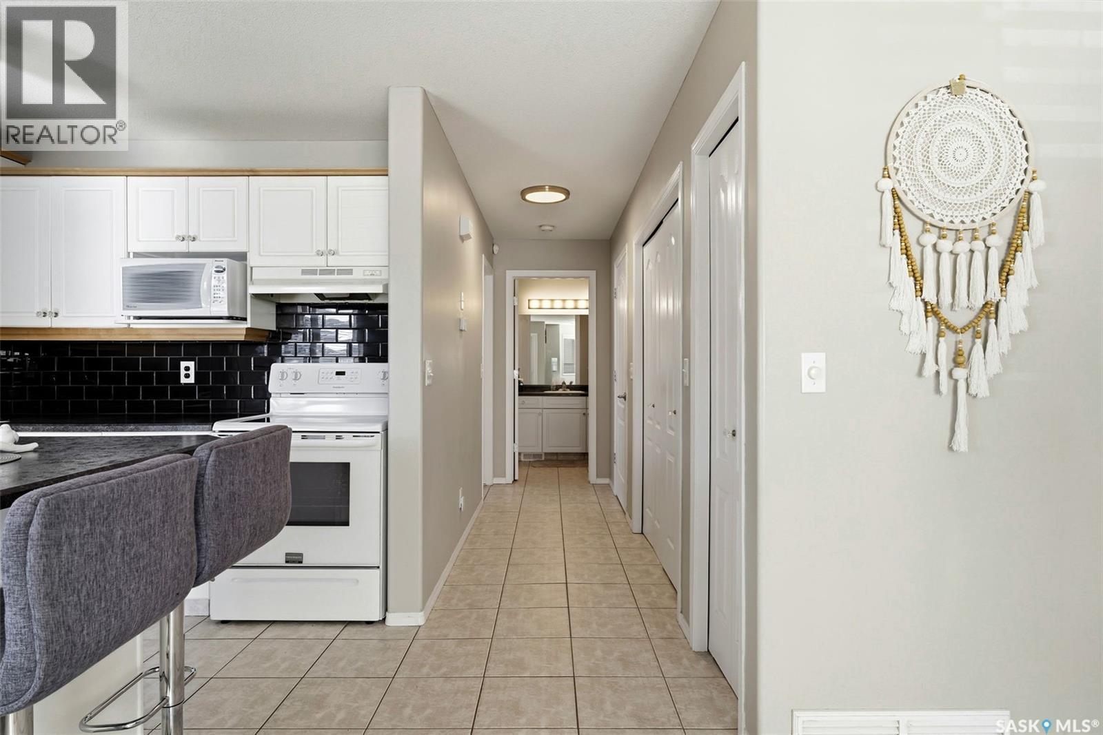 4102 Buckingham Drive E, Regina, SK - Indoor Photo Showing Kitchen