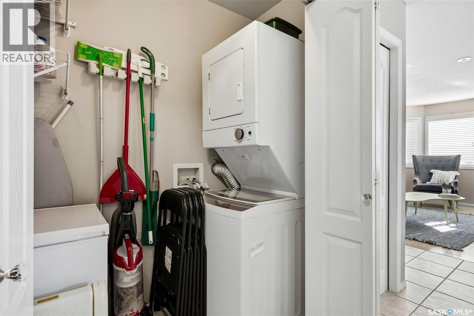 4102 Buckingham Drive E, Regina, SK - Indoor Photo Showing Laundry Room