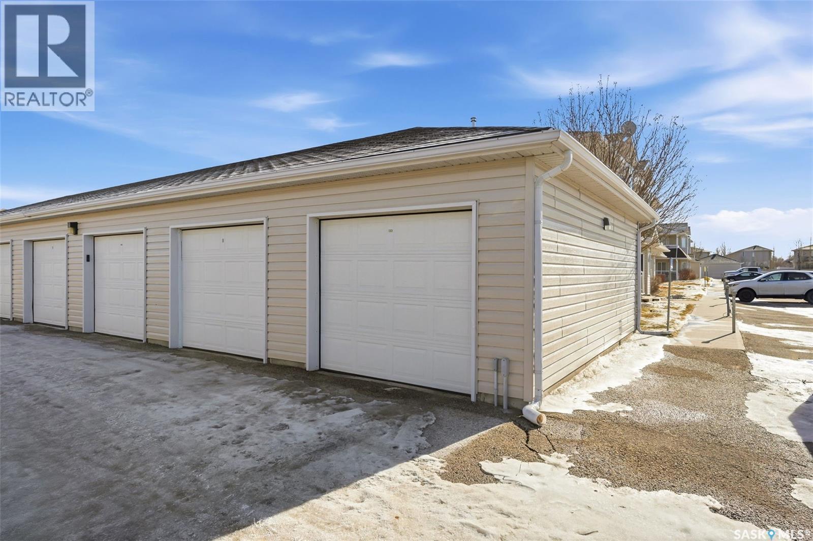 4102 Buckingham Drive E, Regina, SK - Outdoor With Exterior