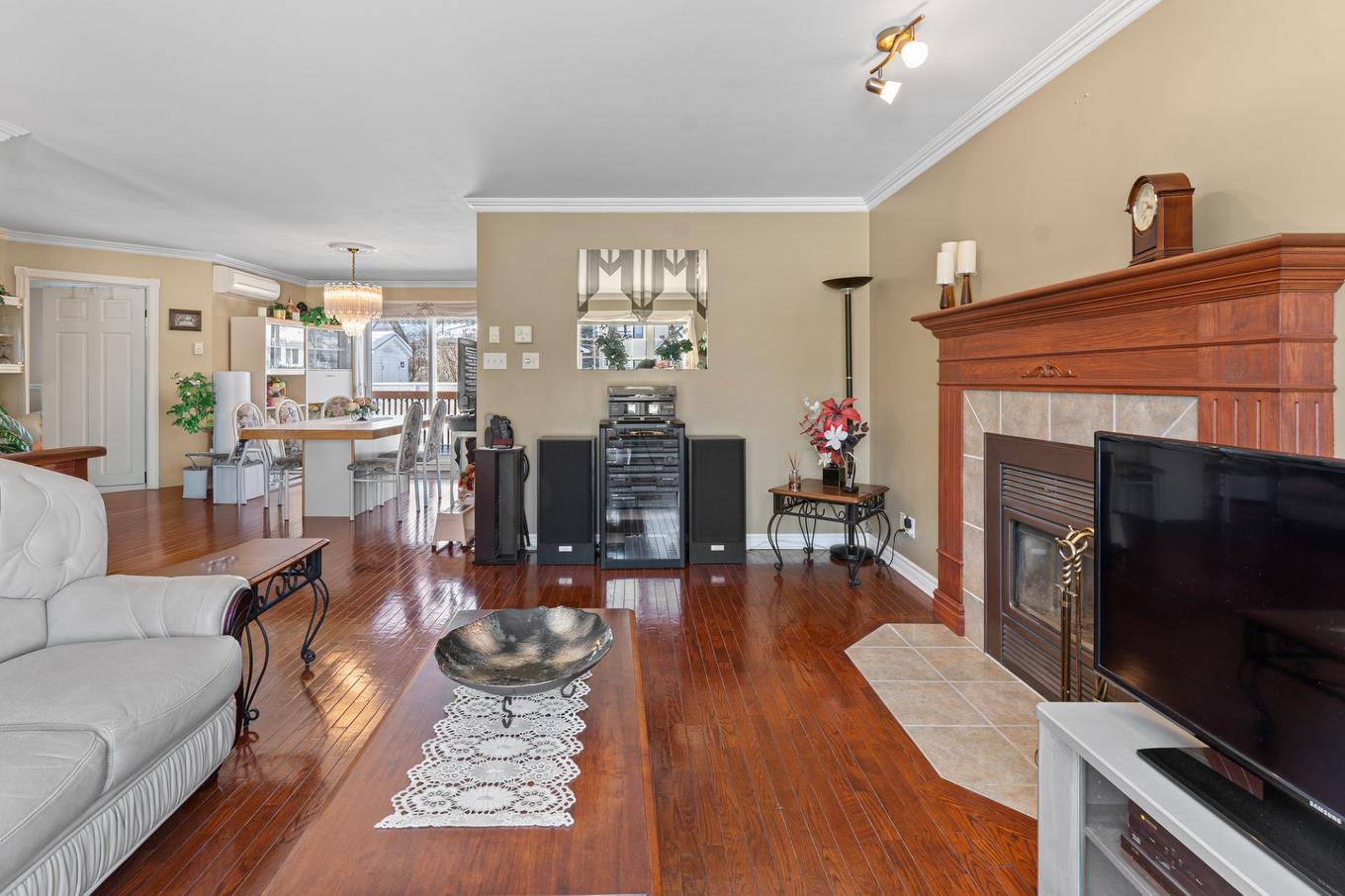 Living room - 208 Rue Alfred-Messier, Terrebonne (Lachenaie), QC - Indoor Photo Showing Living Room With Fireplace