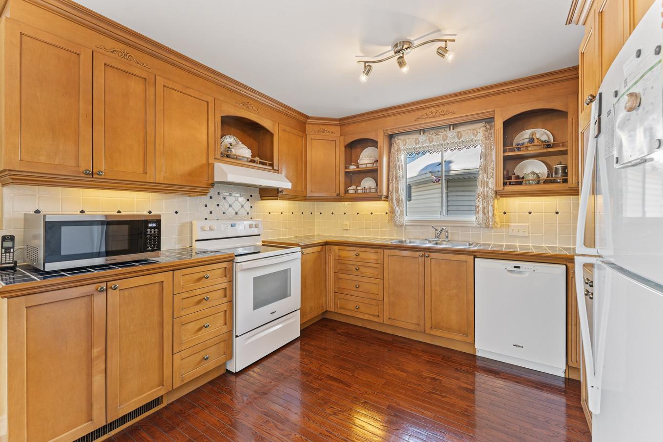 Kitchen - 208 Rue Alfred-Messier, Terrebonne (Lachenaie), QC - Indoor Photo Showing Kitchen With Double Sink