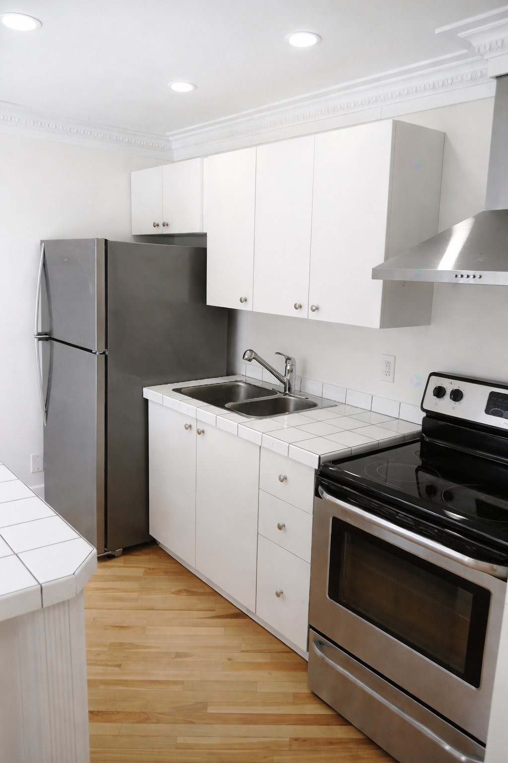 Kitchen - 1-31 Rue Demontigny, Gatineau (Hull), QC - Indoor Photo Showing Kitchen With Double Sink