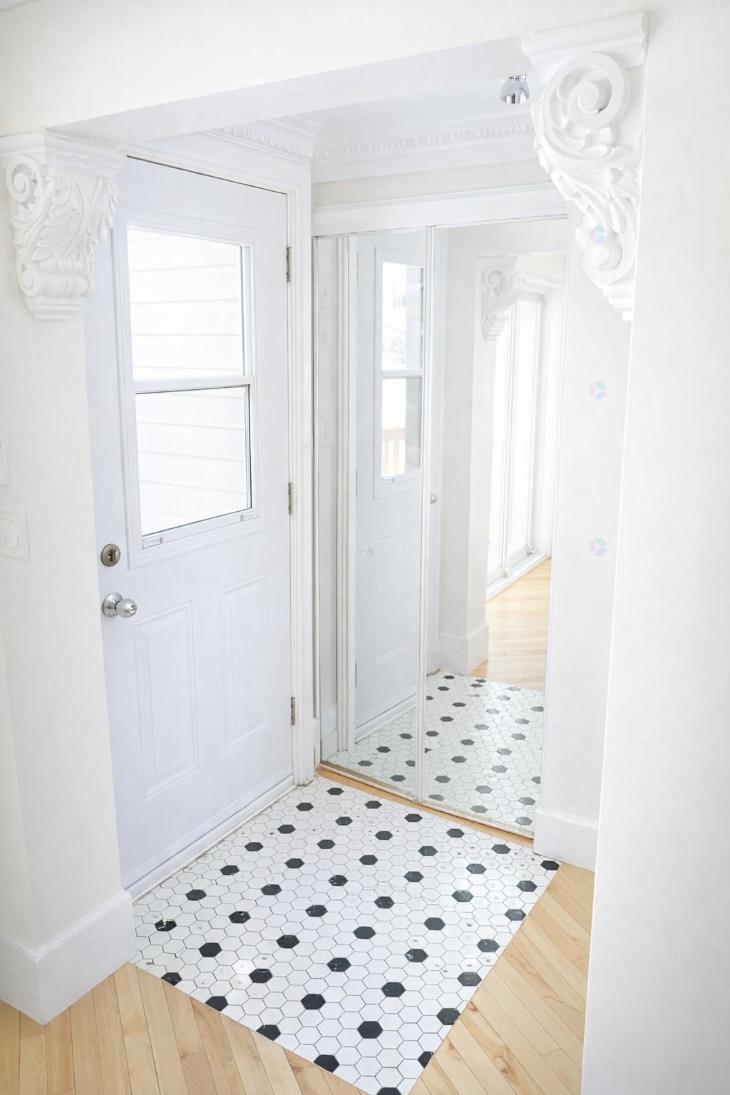 Mud Room - 1-31 Rue Demontigny, Gatineau (Hull), QC - Indoor