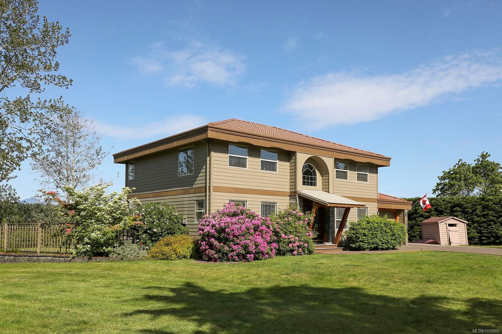 1675 Chester Pl, Comox, BC