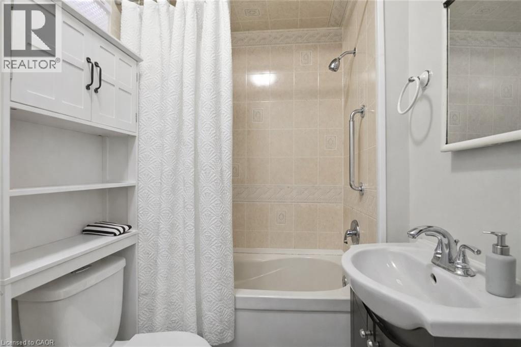 Bathroom with shower / bathtub combination with curtain and vanity - 260 Prospect Street S, Hamilton, ON - Indoor Photo Showing Bathroom