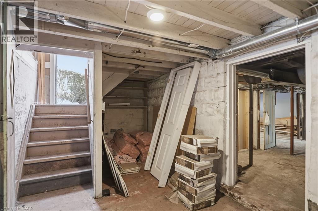 Below grade area with stairway - 260 Prospect Street S, Hamilton, ON - Indoor