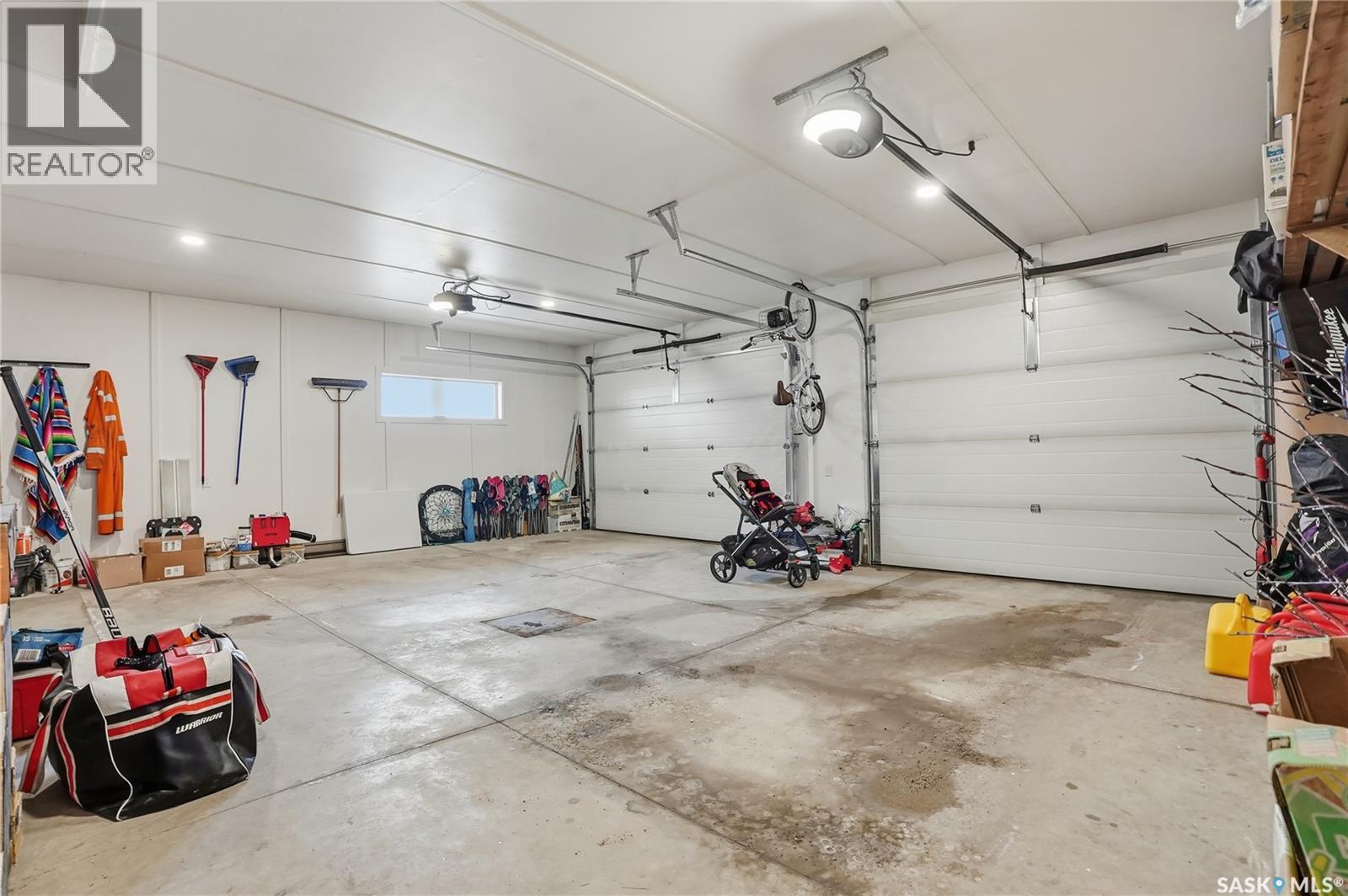 520 16Th Avenue, Humboldt, SK - Indoor Photo Showing Garage