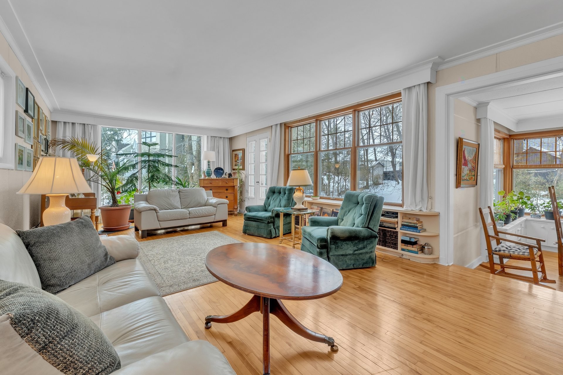Salle familiale - 22 Av. Coolbreeze, Pointe-Claire, QC - Indoor Photo Showing Living Room
