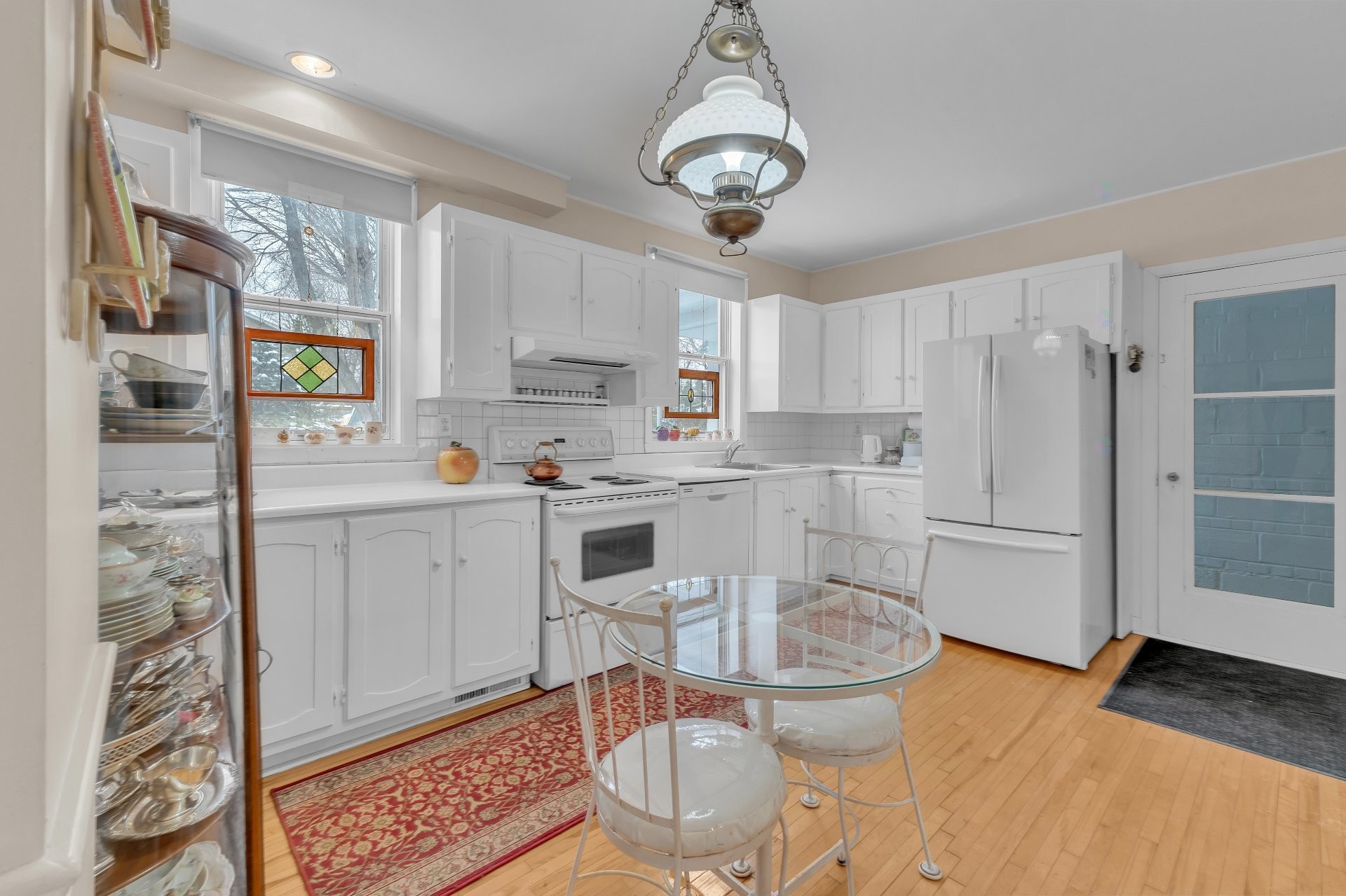 Cuisine - 22 Av. Coolbreeze, Pointe-Claire, QC - Indoor Photo Showing Kitchen