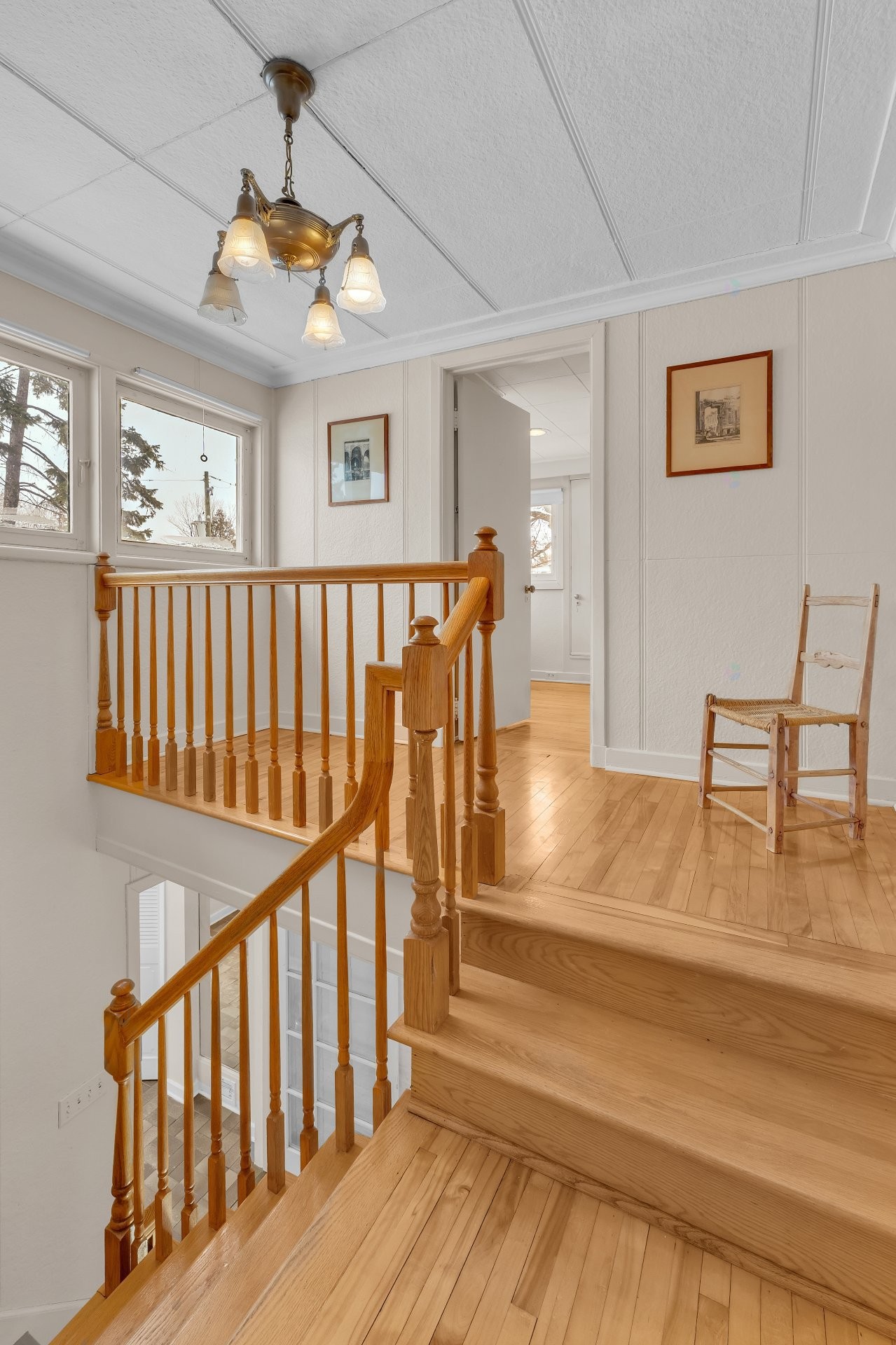 Escalier - 22 Av. Coolbreeze, Pointe-Claire, QC - Indoor Photo Showing Other Room