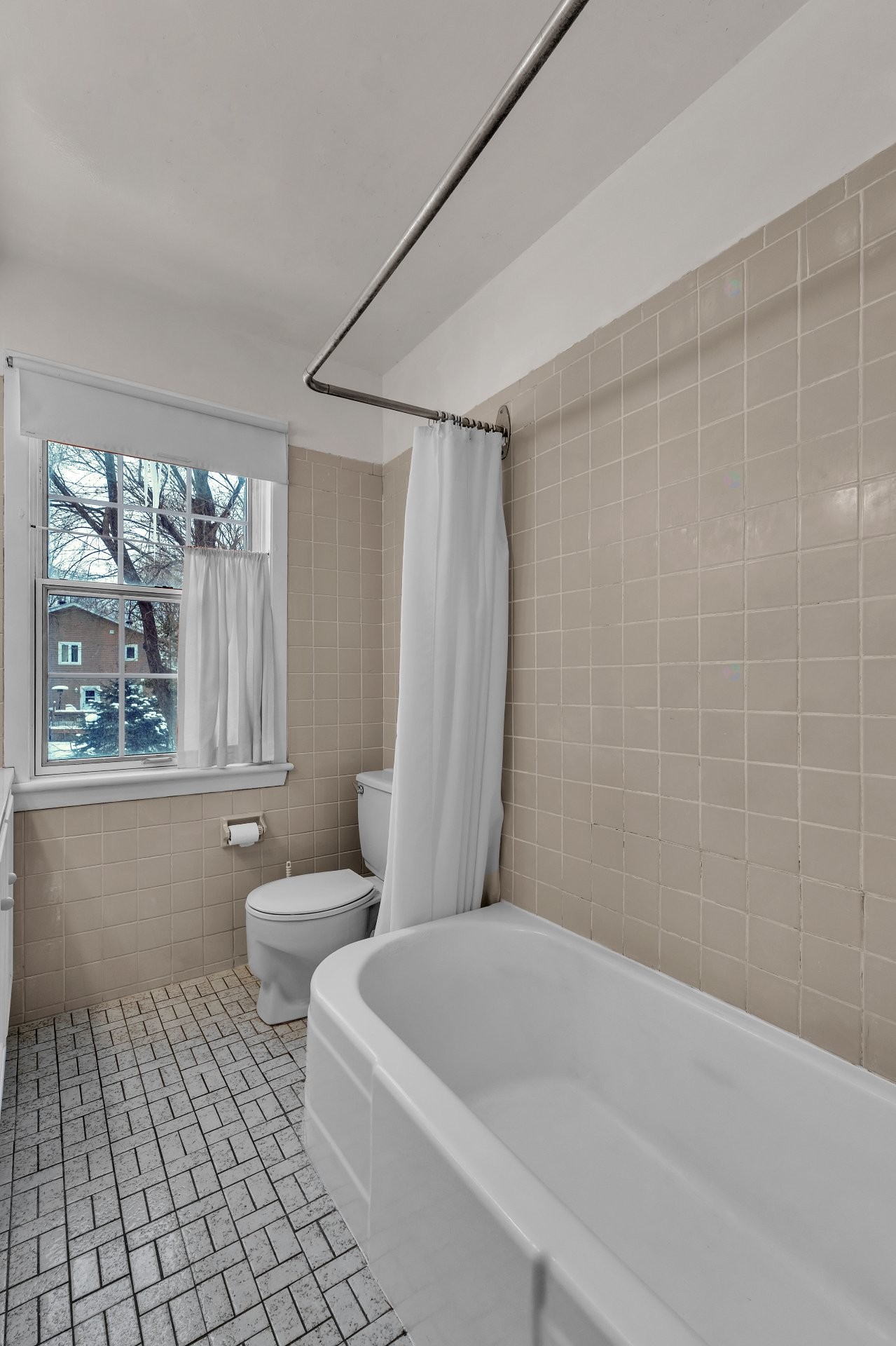 Salle de bains - 22 Av. Coolbreeze, Pointe-Claire, QC - Indoor Photo Showing Bathroom