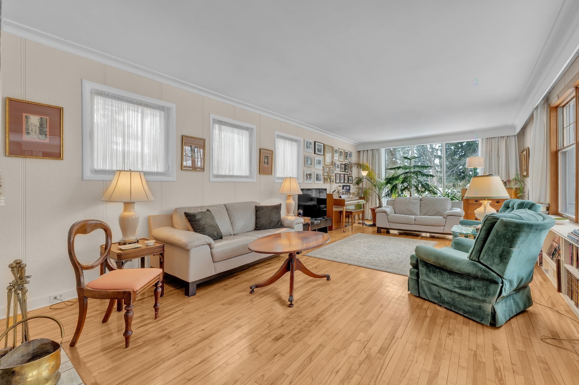 Salle familiale - 22 Av. Coolbreeze, Pointe-Claire, QC - Indoor Photo Showing Living Room
