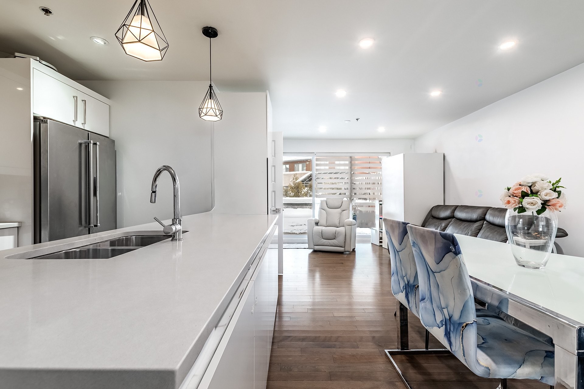 Kitchen - 5780B Av. Parkhaven, Côte-Saint-Luc, QC - Indoor Photo Showing Kitchen With Double Sink With Upgraded Kitchen