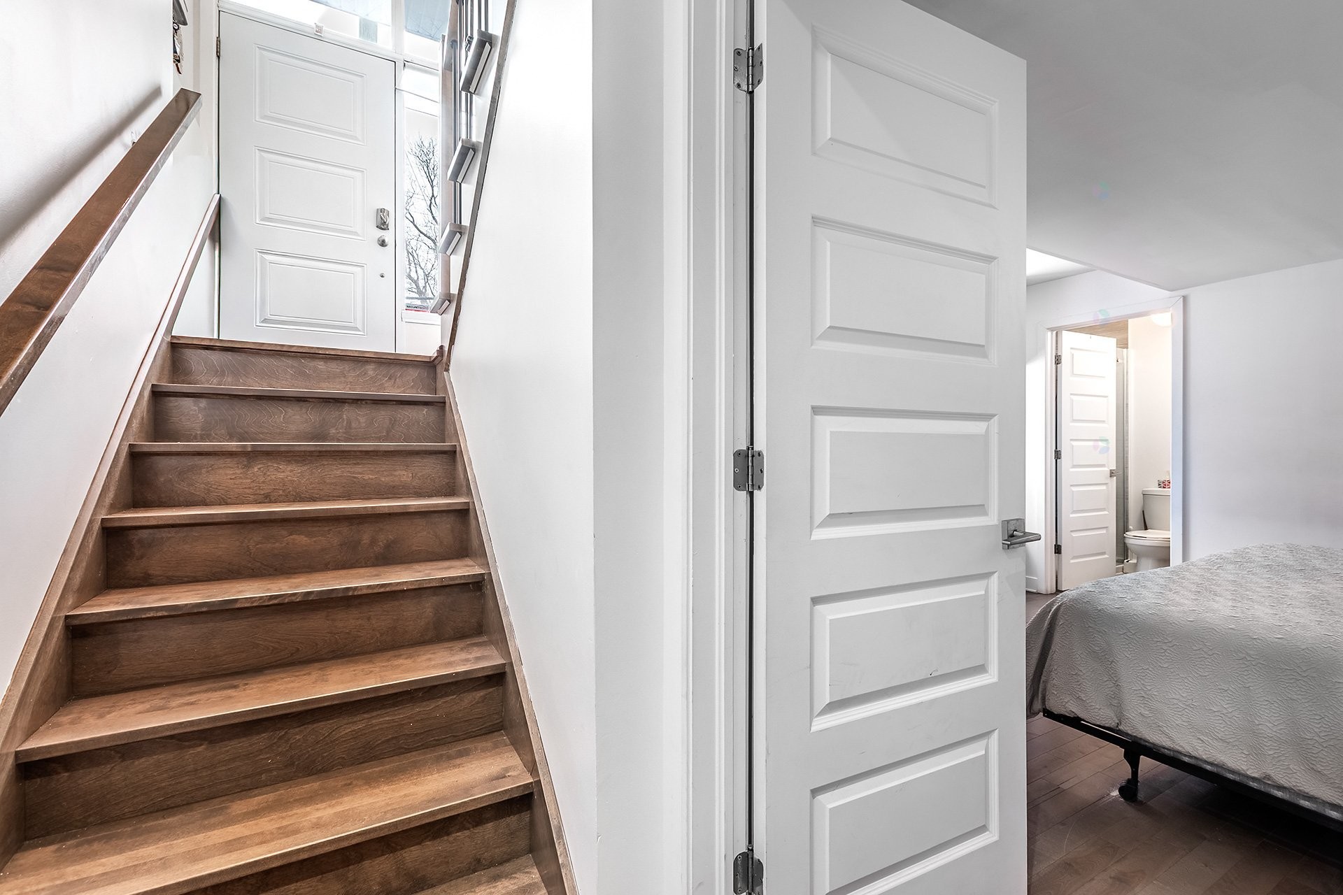 Staircase - 5780B Av. Parkhaven, Côte-Saint-Luc, QC - Indoor Photo Showing Other Room